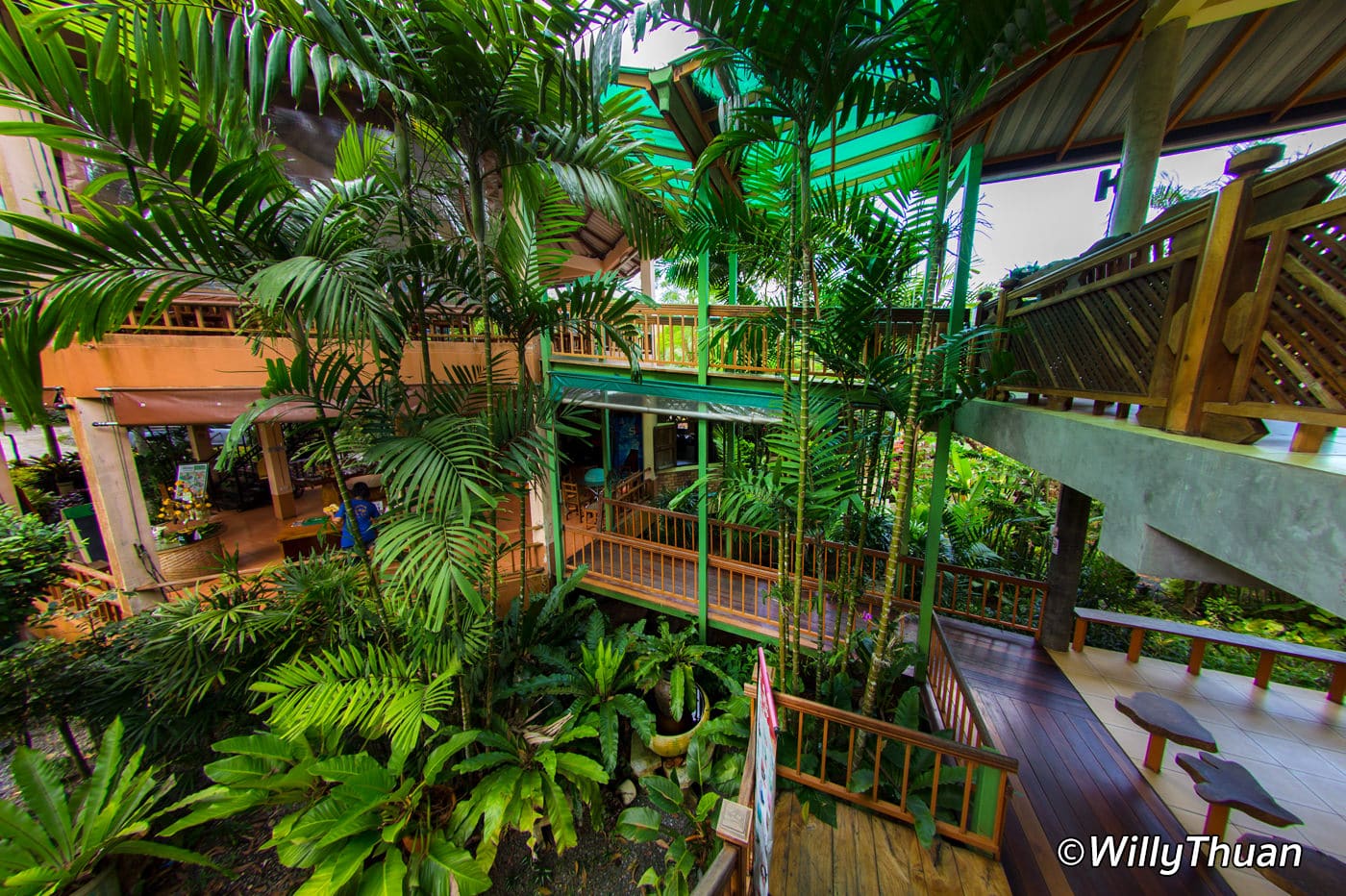 The Piang Prai restaurant at the entrance of the Bang Pae waterfall