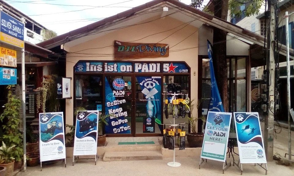 The Davy Jones Locker Diving School in Koh Tao