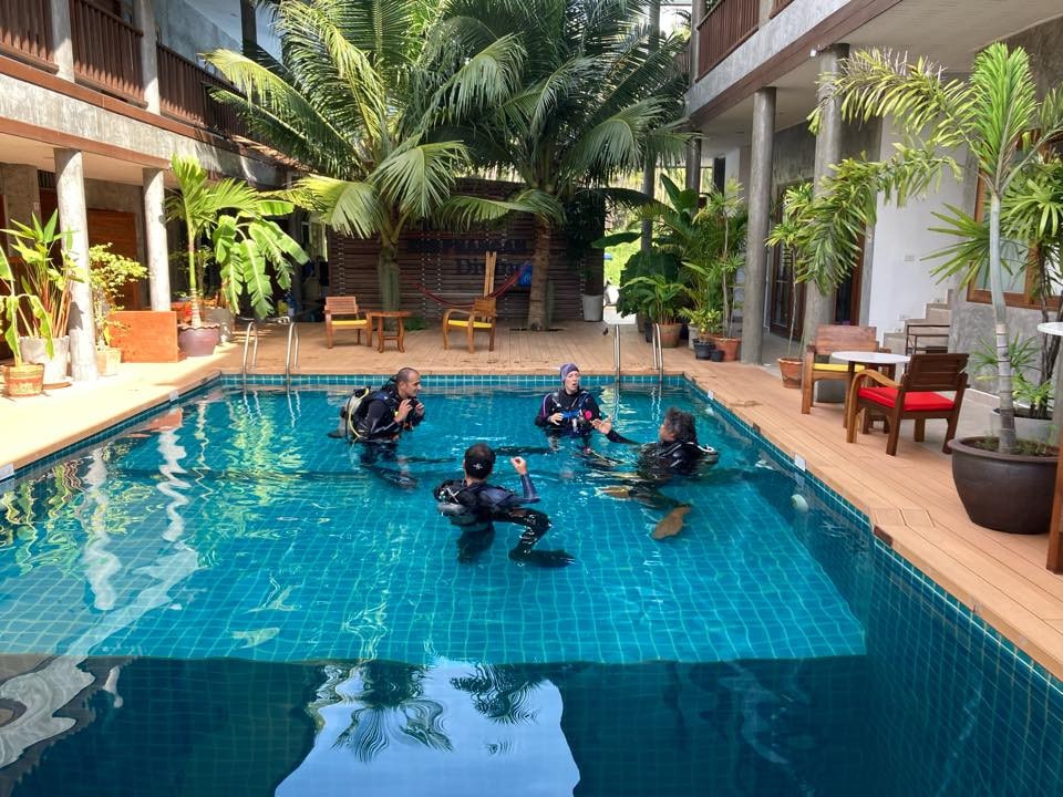 Pongee Diving School in Koh Phangan