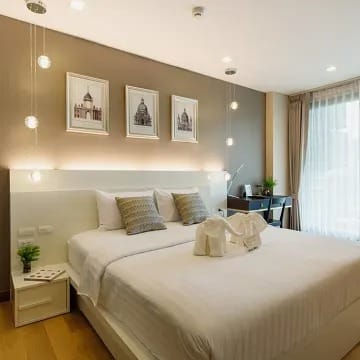 Elegant Executive Suite With a Rooftop Pool