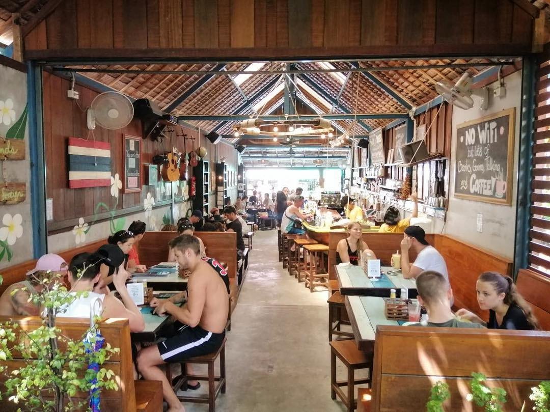Rush Hour at the Elephant Cafe in Koh Lipe