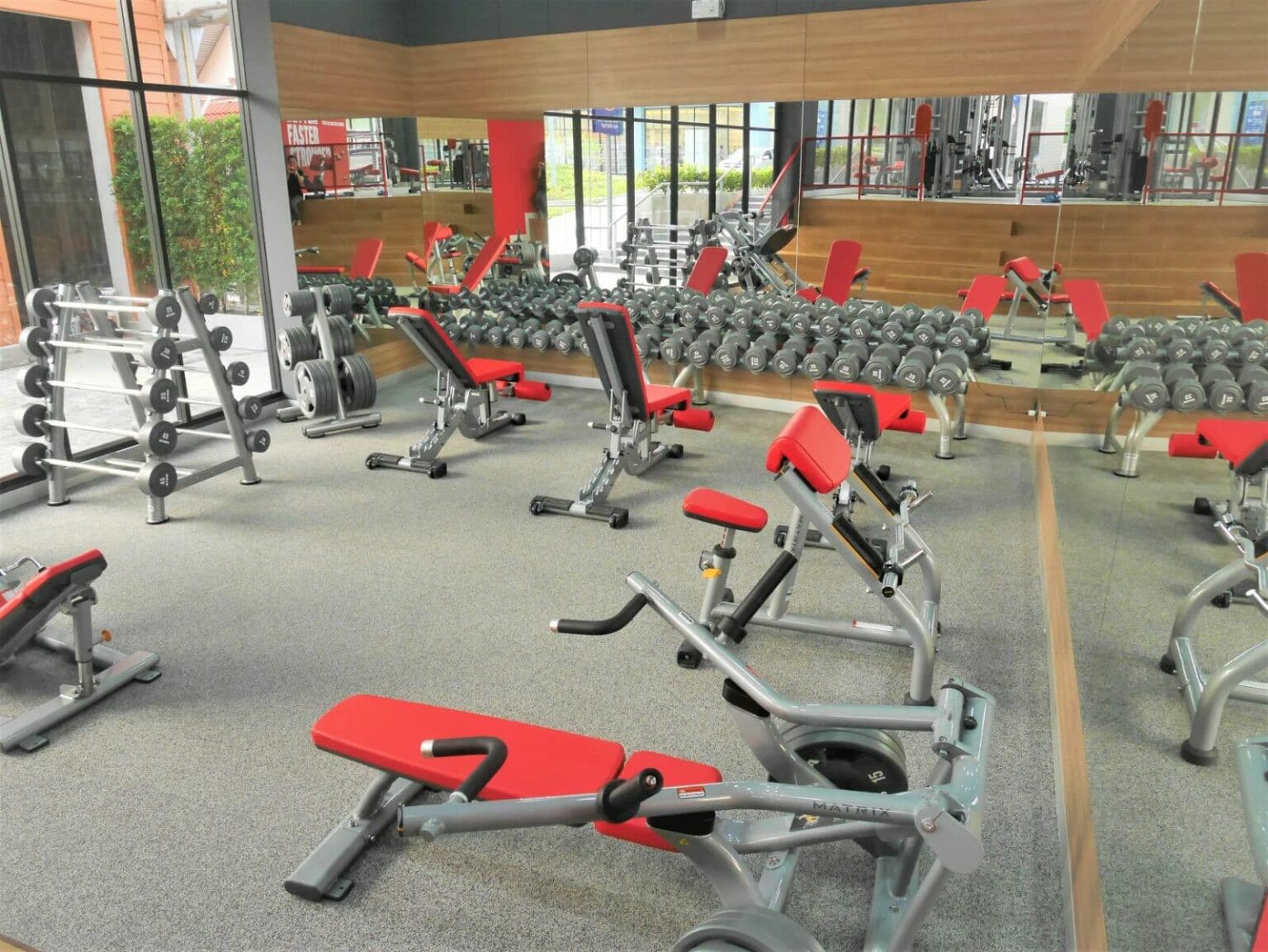 Jetts 24-Hour Fitness Gym