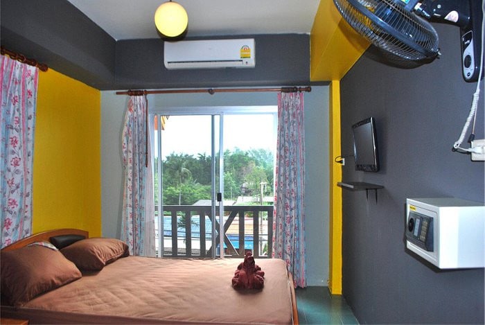 Let It Bee Econo Hostel in Koh Lanta