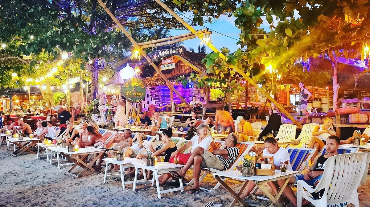 Majestic Bar, Koh Lanta watching the sunset at Majestic Bar, Koh Lanta