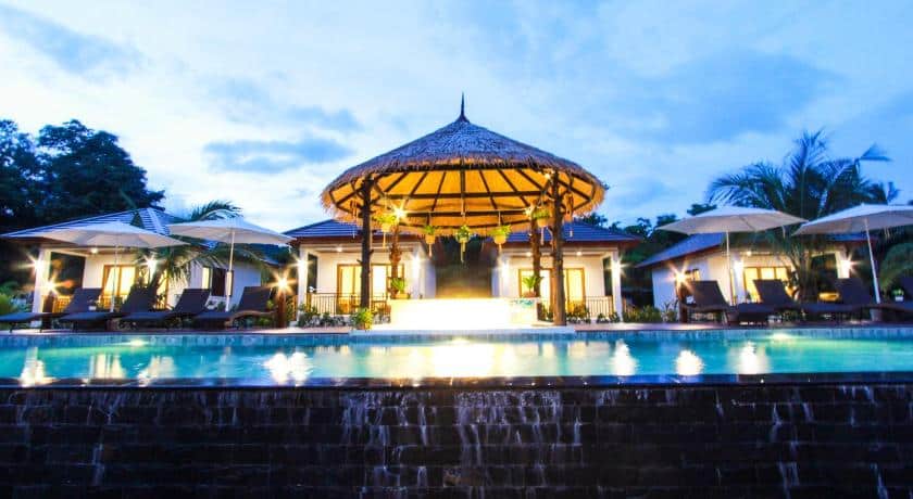 Koh Lanta amazing hotel pool