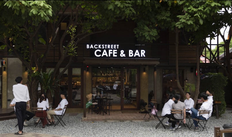 The outdoor setting at Backstreet Cafe and Bar, Pattaya