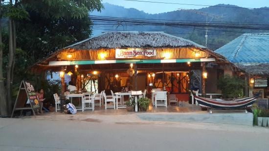 Night view of the Baan Kantiang Seafood Restaurant