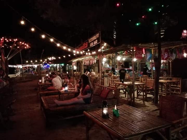 The night view of Friendly Restaurant on Laem Kho Kwang Beach