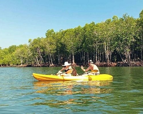 A couple kayaking on the Long Beach