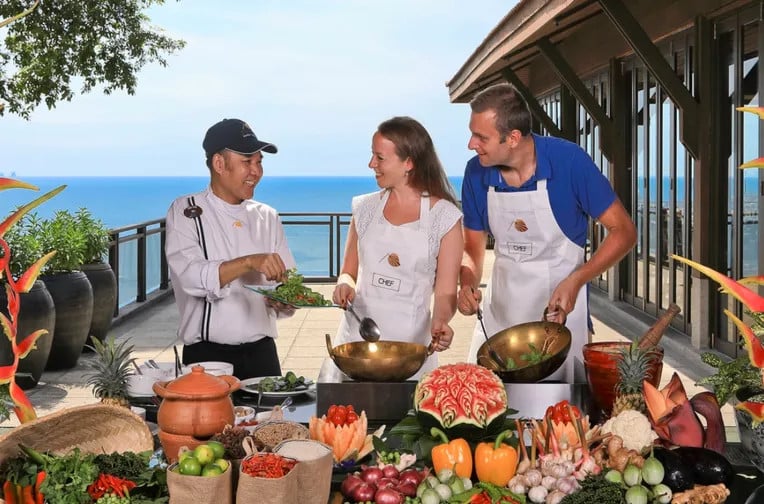 Visitors enjoying cooking classes in Koh Lanta