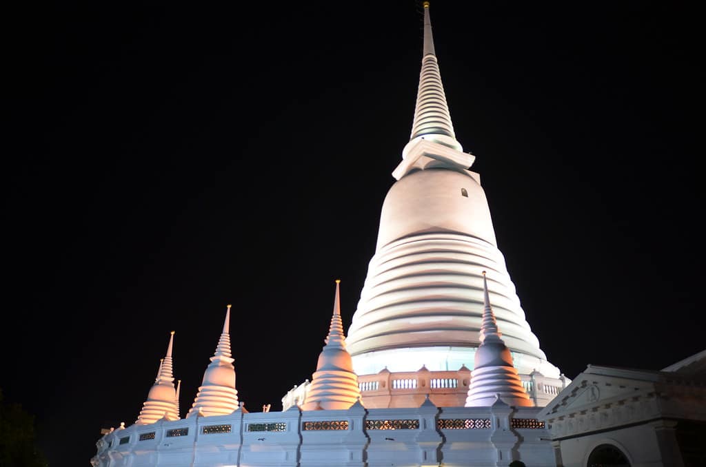 Phra Borommathat Maha Chedi in Wat Prayoon