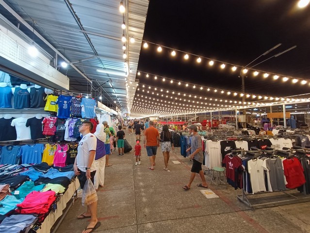 best shopping experience in Naka weekend market, Phuket
