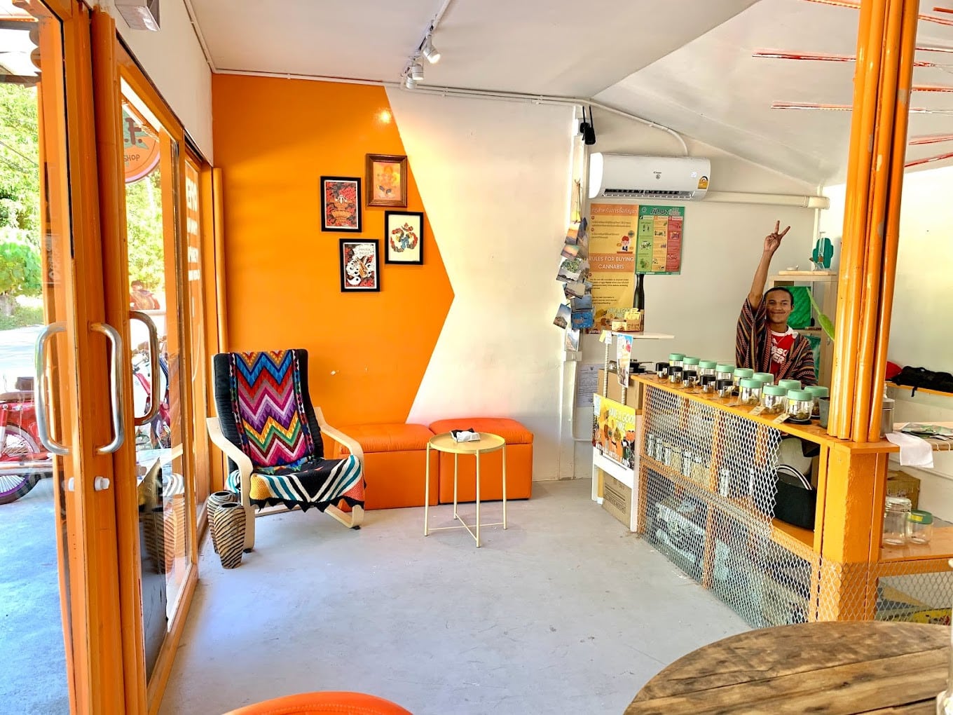 Bright Boho Theme Decor of NAF, Koh Tao Bright Boho Theme Decor Of NAF Koh Tao