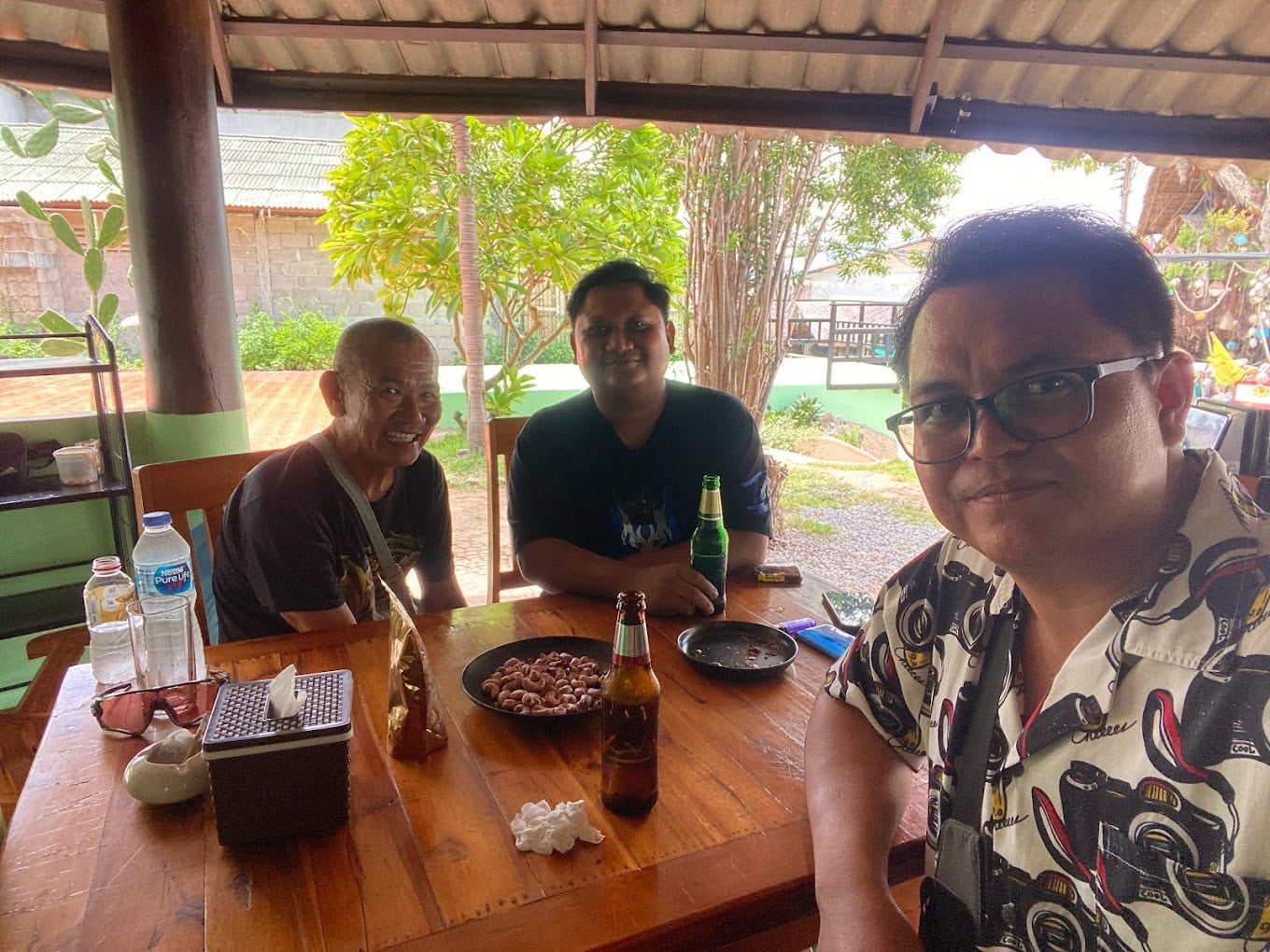 Happy Customers at Green Eagle Shop Green Eagle Cannabis Shop, Surat Thani