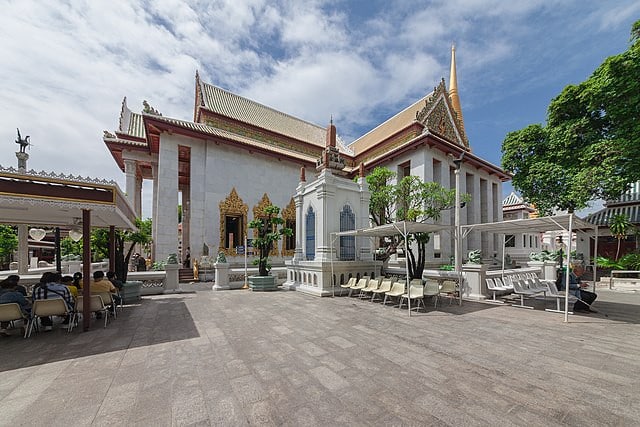 The Architecture of Wat Bowonniwet