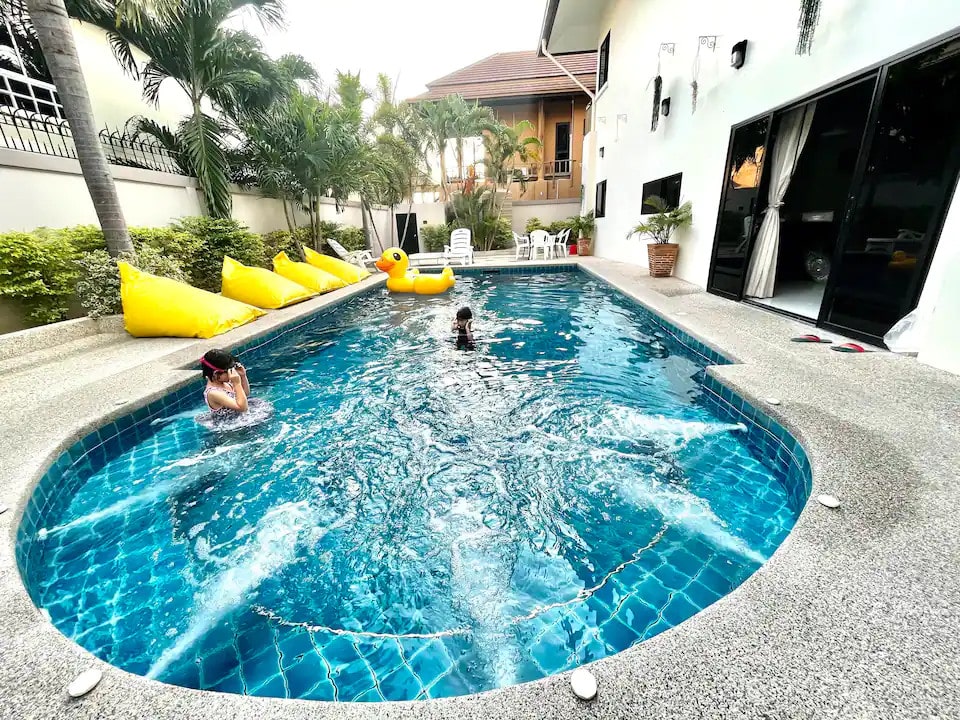 Four Pool Villa in Pattaya