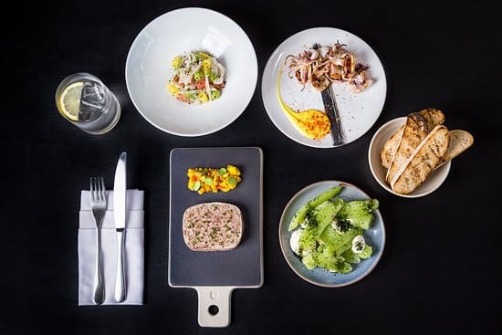 Vacation paradise in Phuket Exotic meals on the Andaman Sea