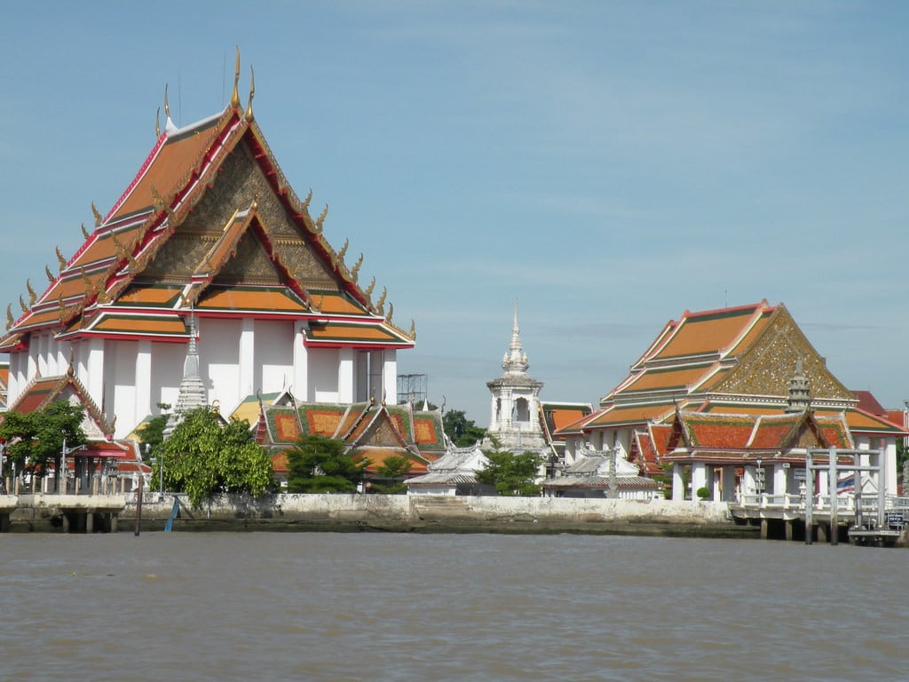 A blend of Thai and Chinese Architecture of Wat Kalyanmit