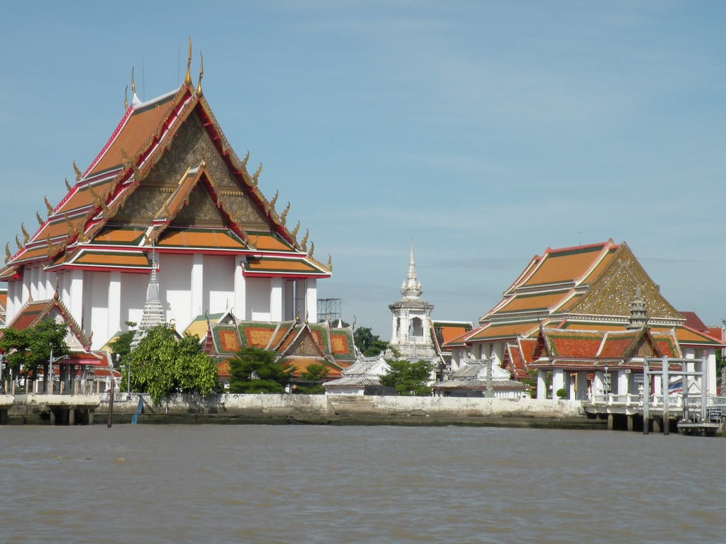 Wat Kalyanmit A blend of Thai and Chinese Architecture of Wat Kalyanmit
