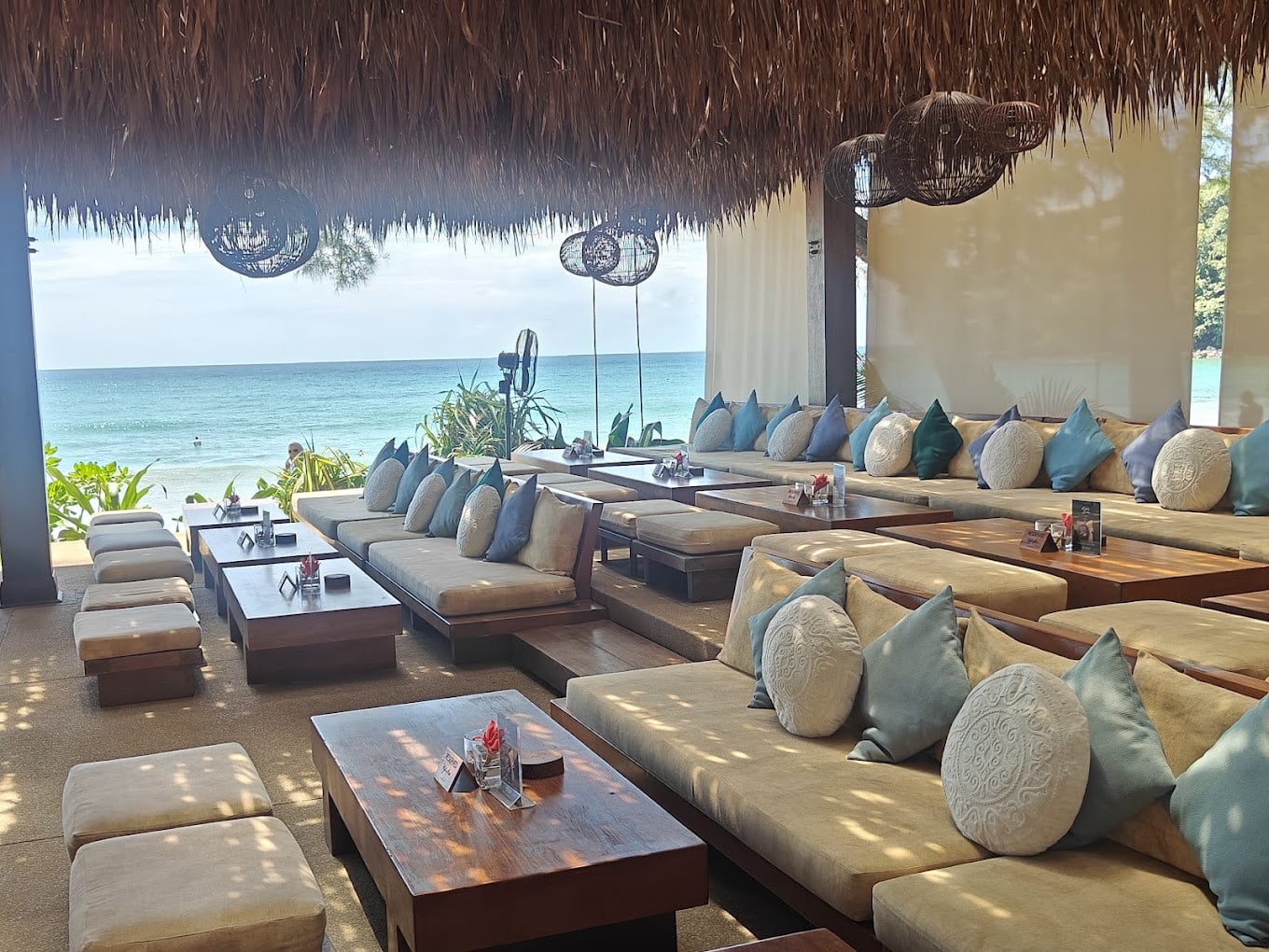 The Chic Seating Arrangement at the Cafe Del Mar The Chic Seating Arrangement At The Cafe Del Mar