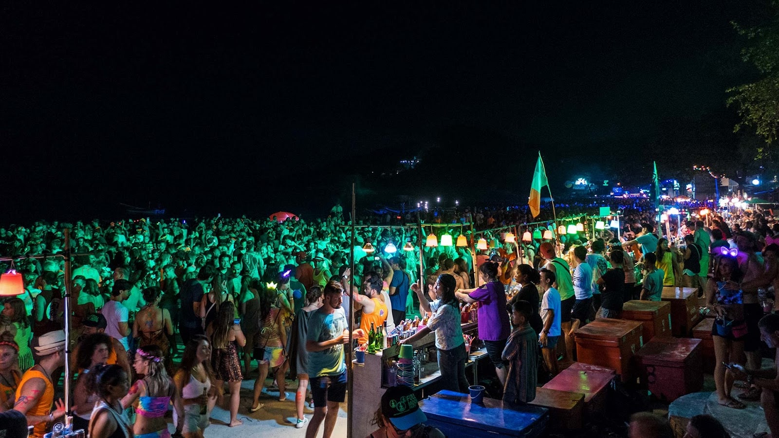 Koh Phangan's Full Moon Party Guide - Food and drink stalls